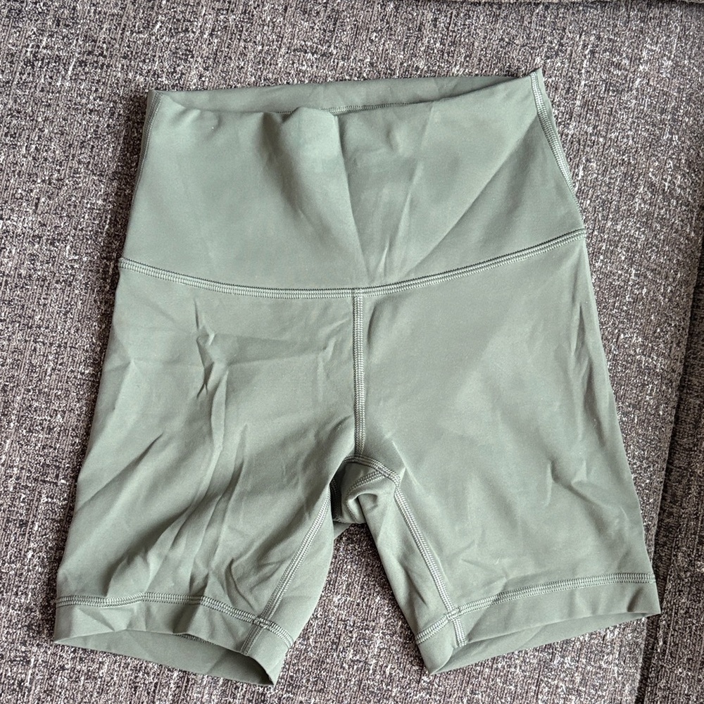 Lululemon Wunder Train High-Rise Short 6" in Smoked Spruce Size 4